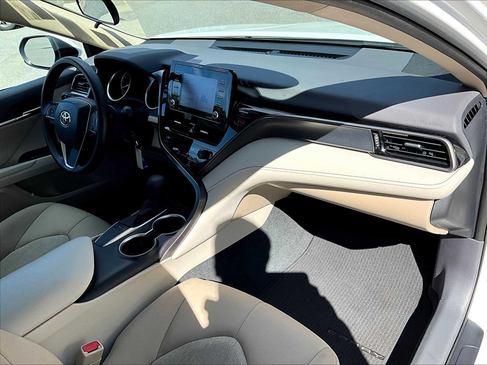 2022 Toyota Camry LE - Photo 14