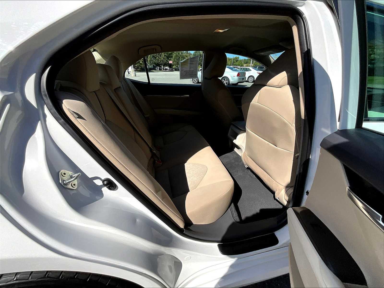 2022 Toyota Camry LE - Photo 16