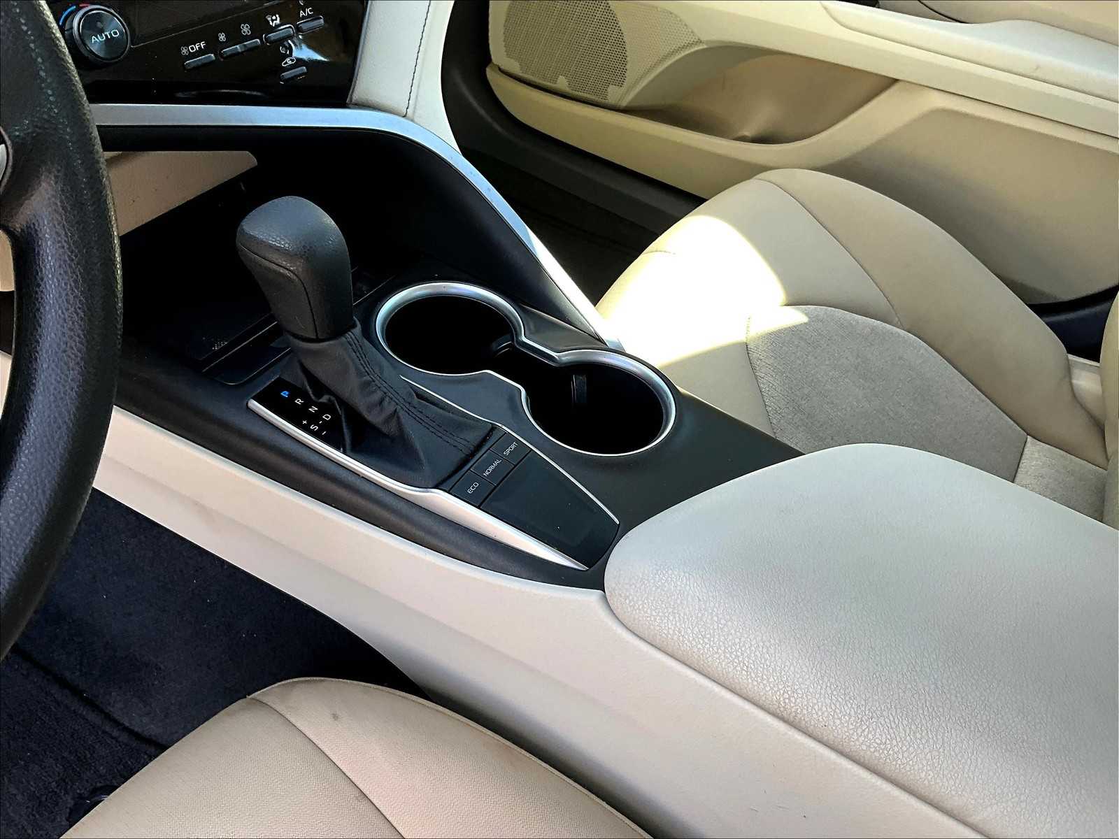 2022 Toyota Camry LE - Photo 20