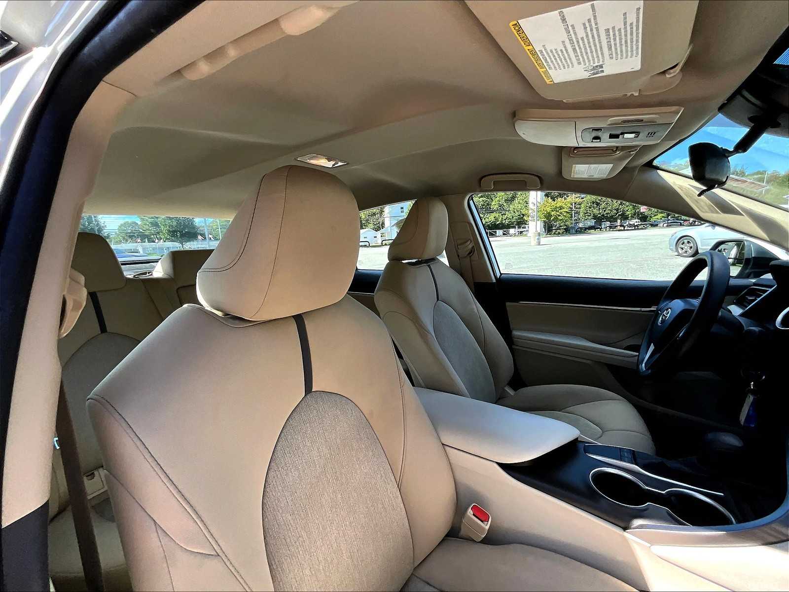2022 Toyota Camry LE - Photo 22