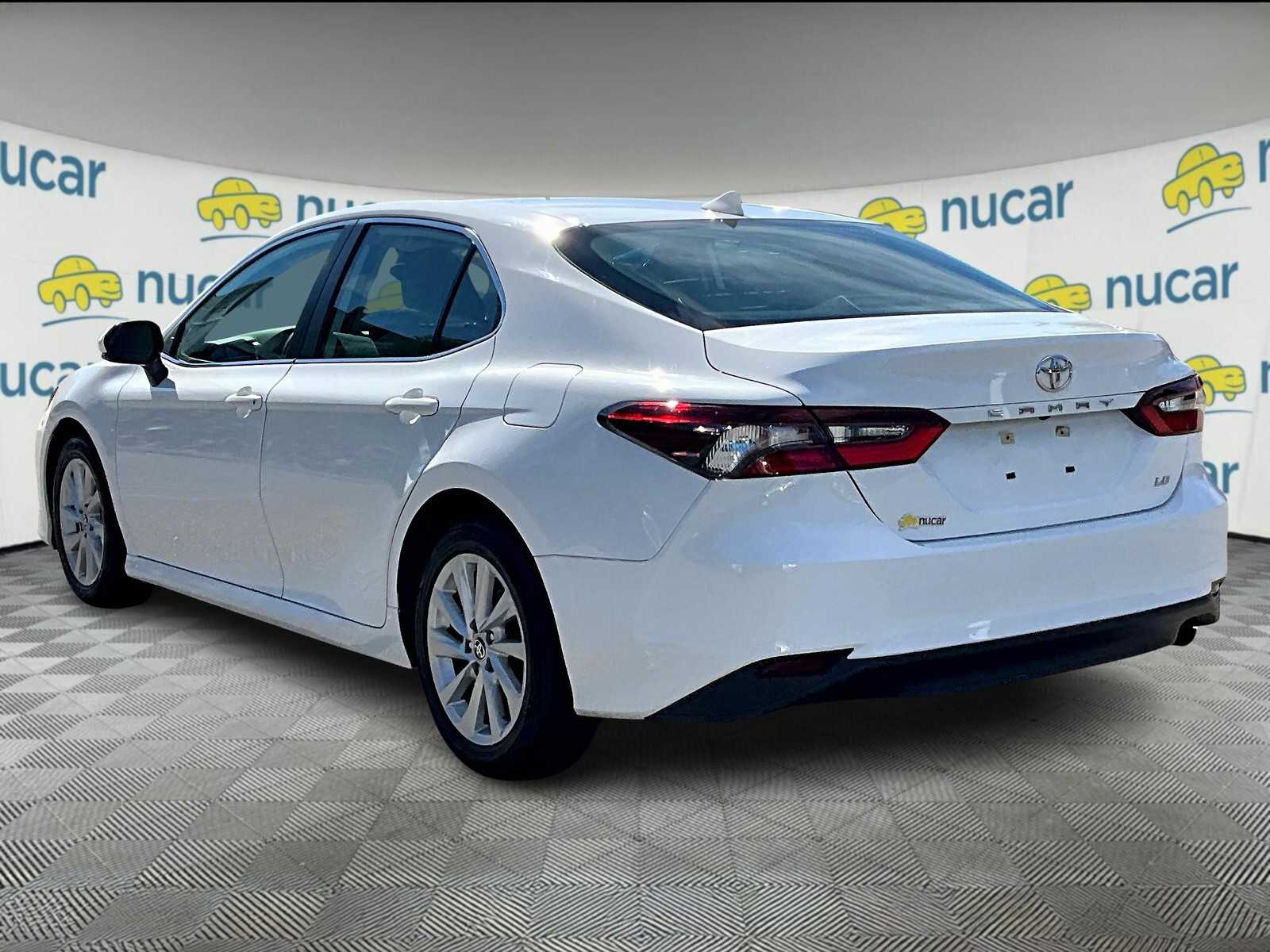 2022 Toyota Camry LE - Photo 4