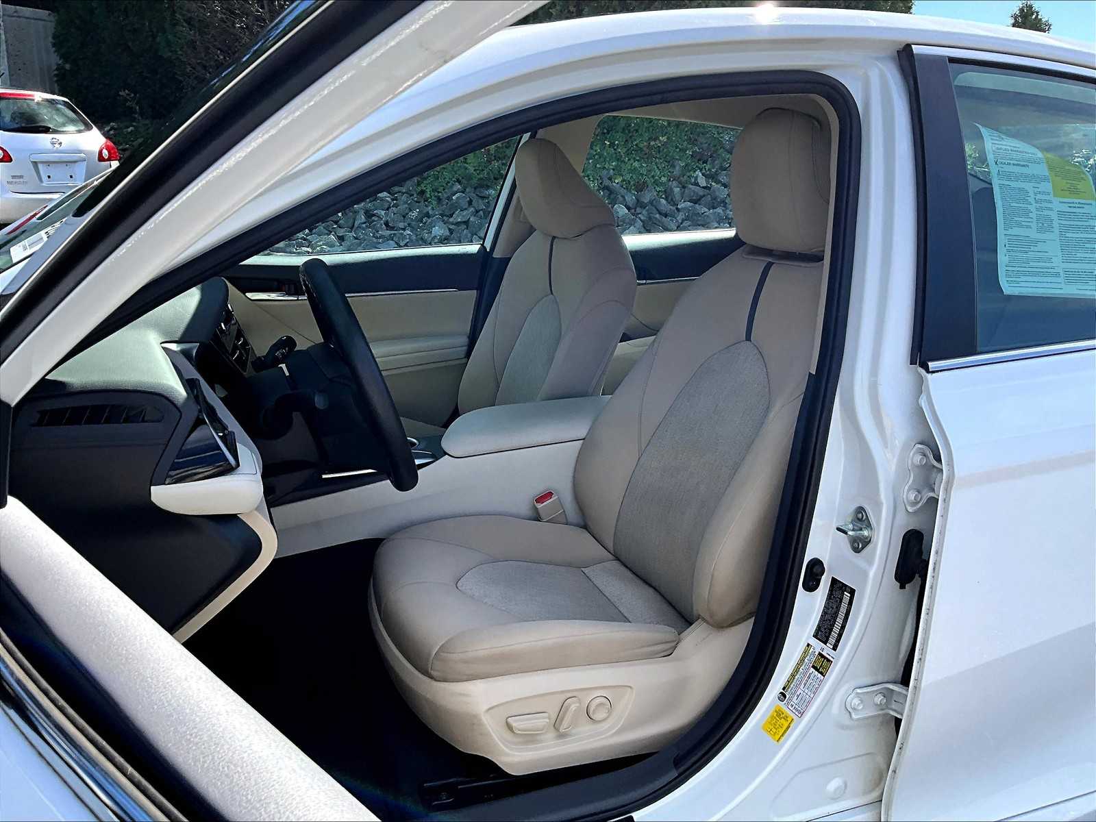 2022 Toyota Camry LE - Photo 10