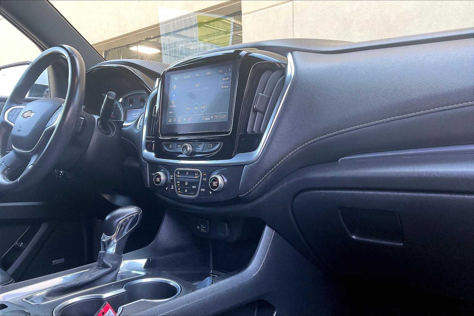2022 Chevrolet Traverse LT Leather - Photo 6