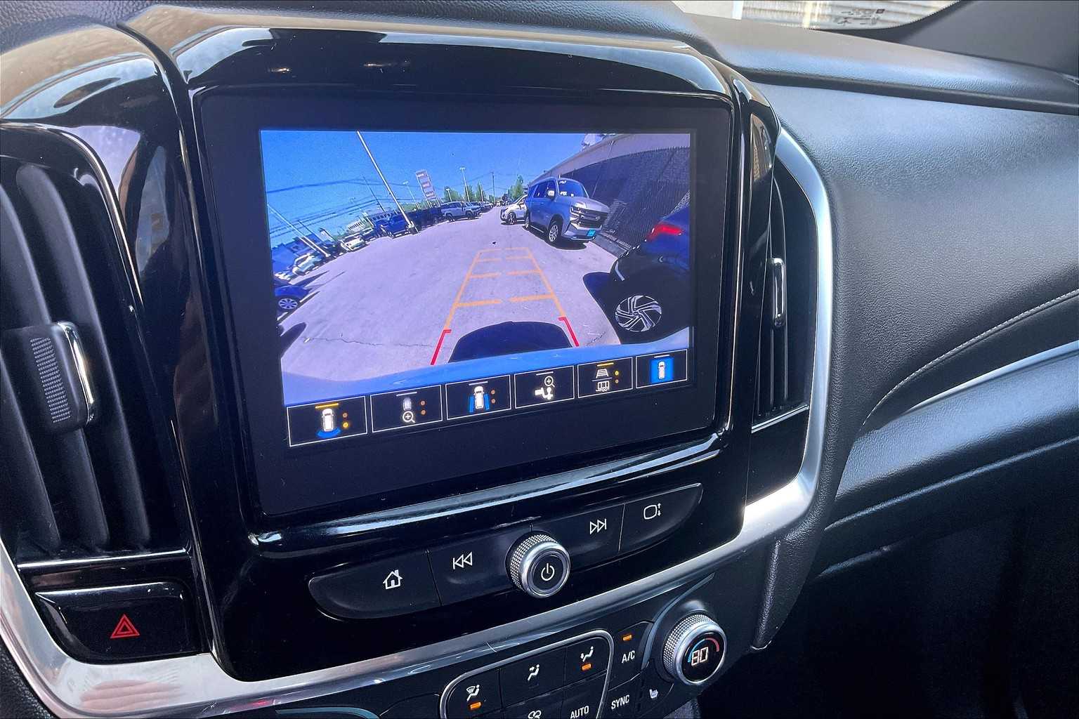 2022 Chevrolet Traverse LT Leather - Photo 8
