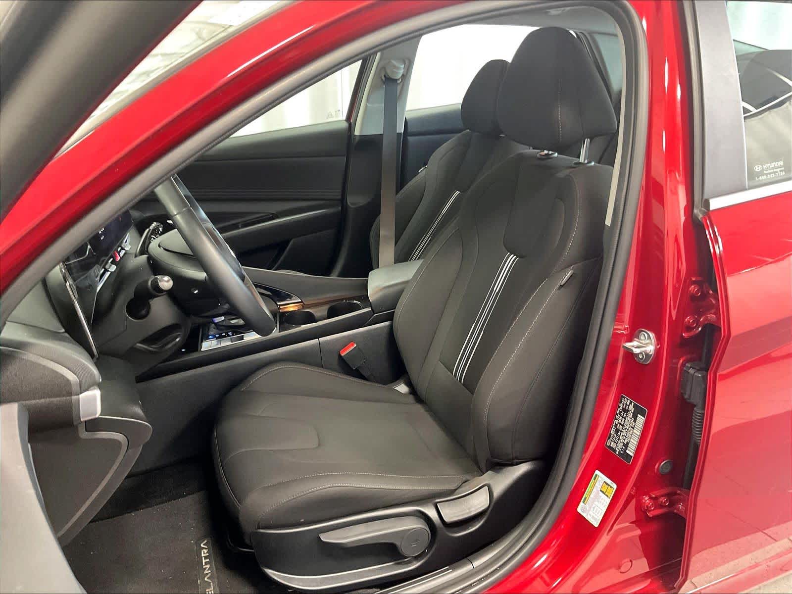 2024 Hyundai Elantra SEL - Photo 11
