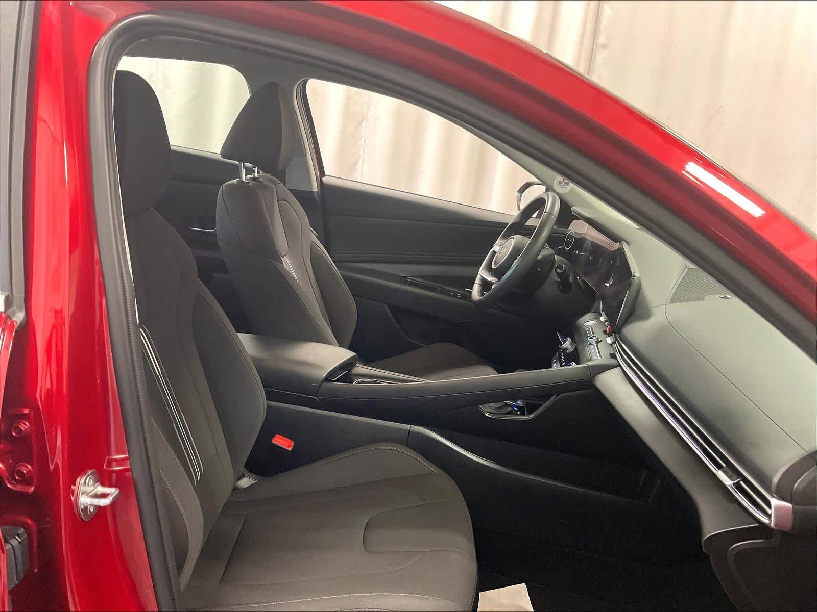 2024 Hyundai Elantra SEL - Photo 12