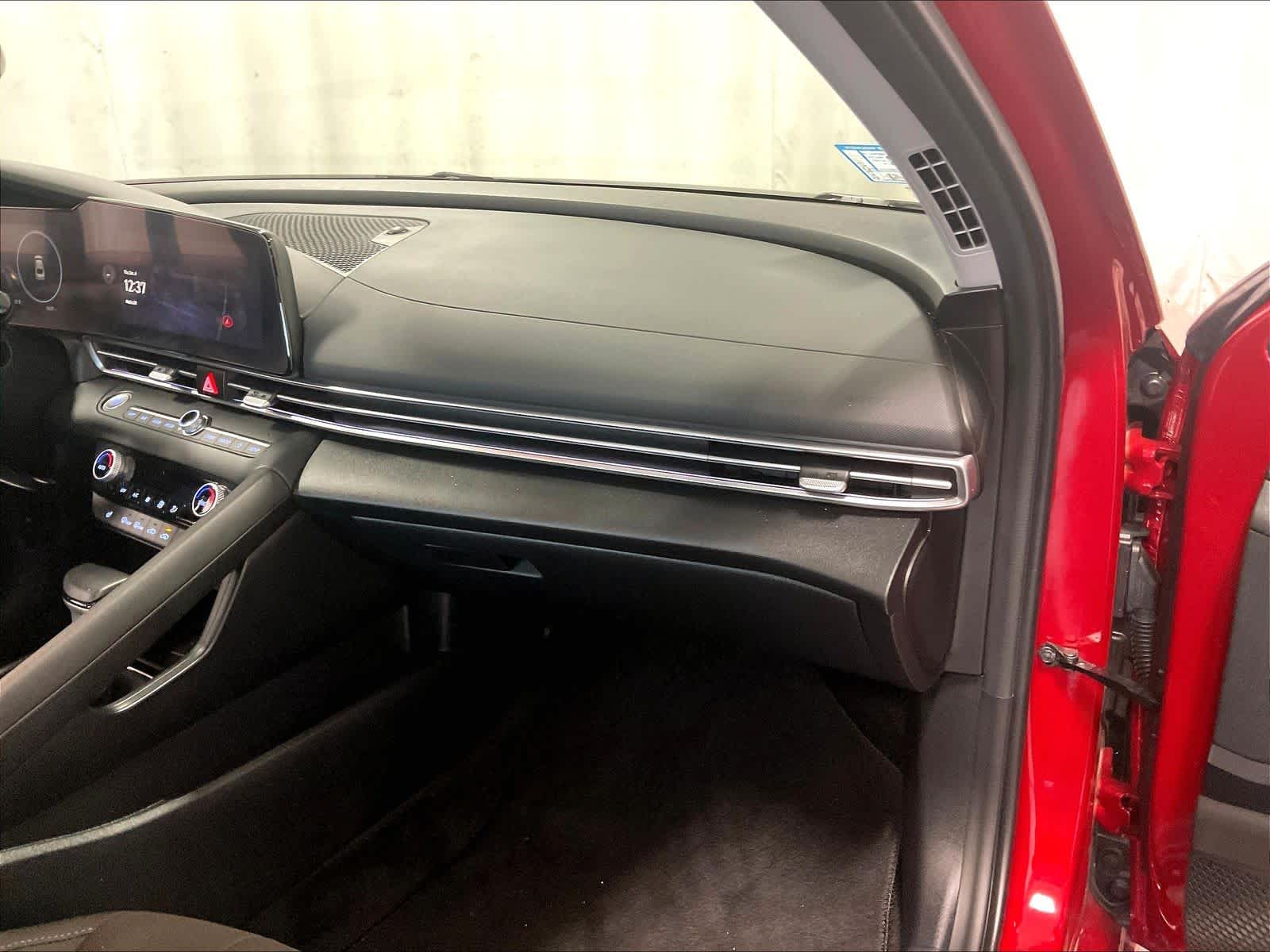 2024 Hyundai Elantra SEL - Photo 14