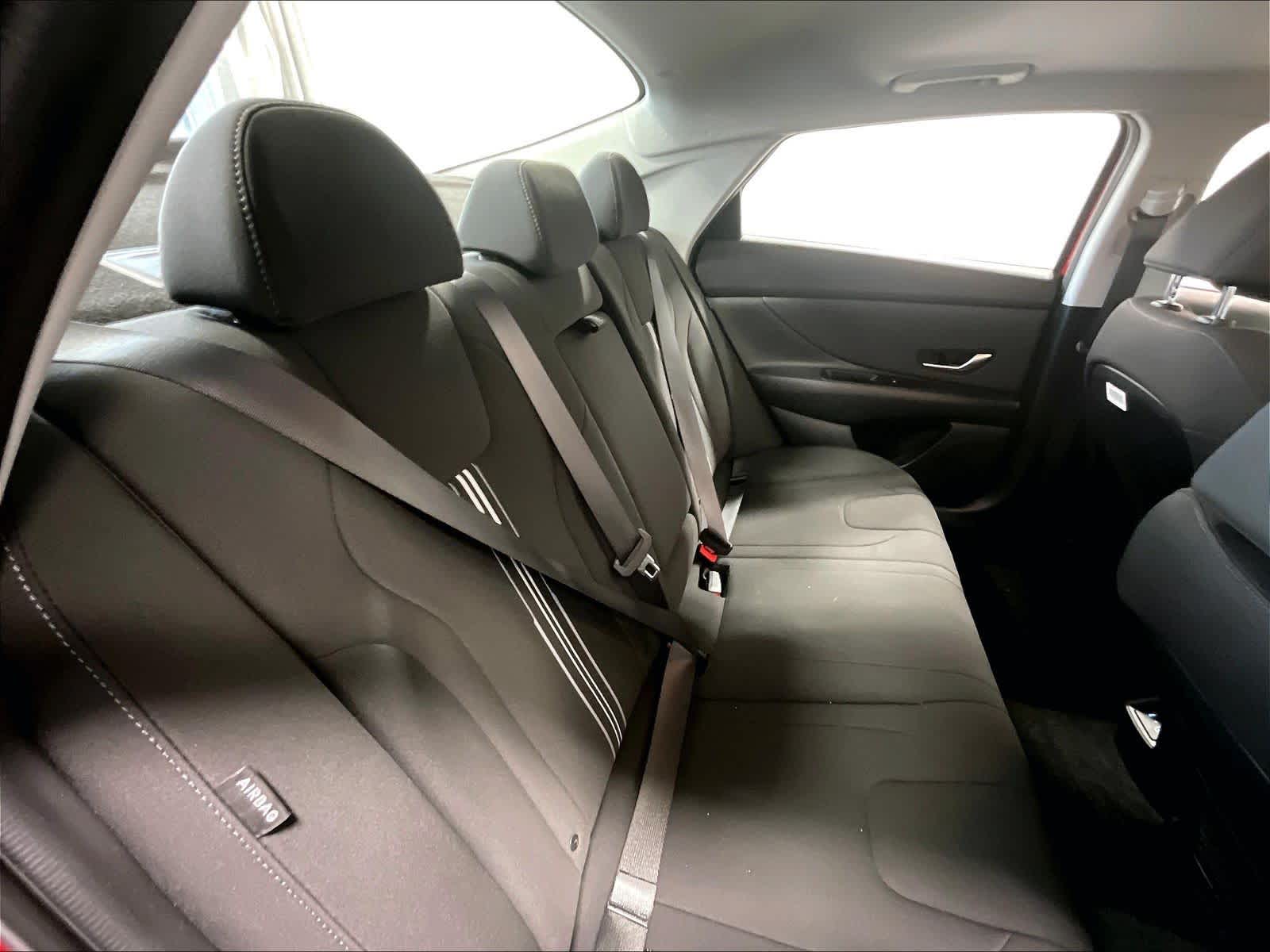 2024 Hyundai Elantra SEL - Photo 17