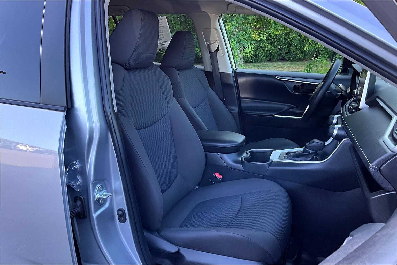2023 Toyota RAV4 LE - Photo 11