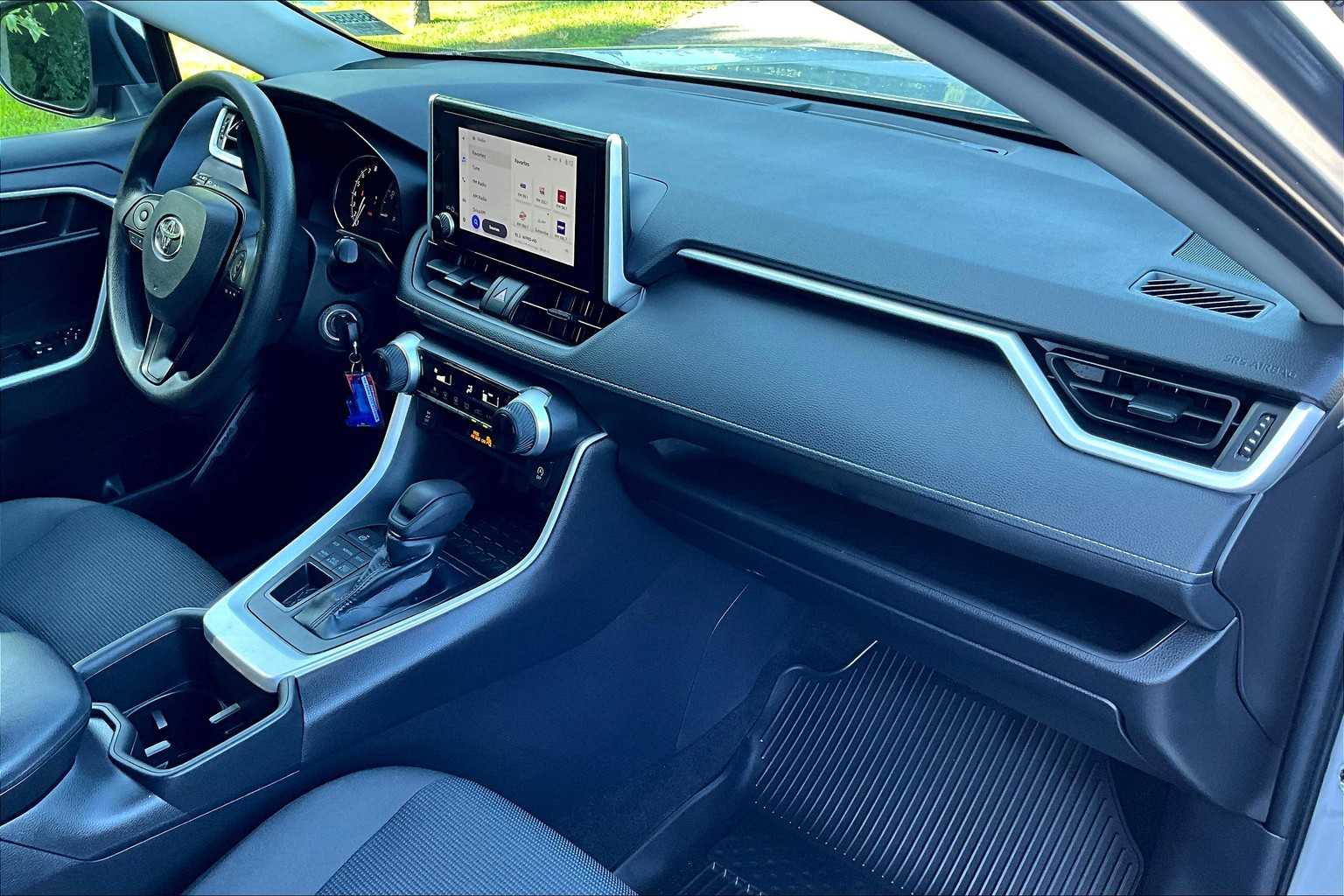 2023 Toyota RAV4 LE - Photo 14