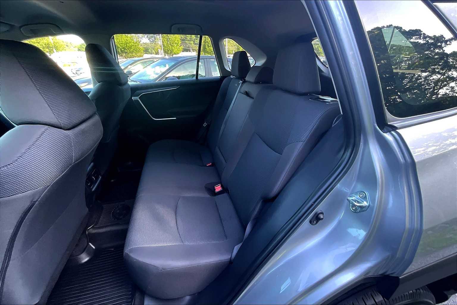 2023 Toyota RAV4 LE - Photo 15