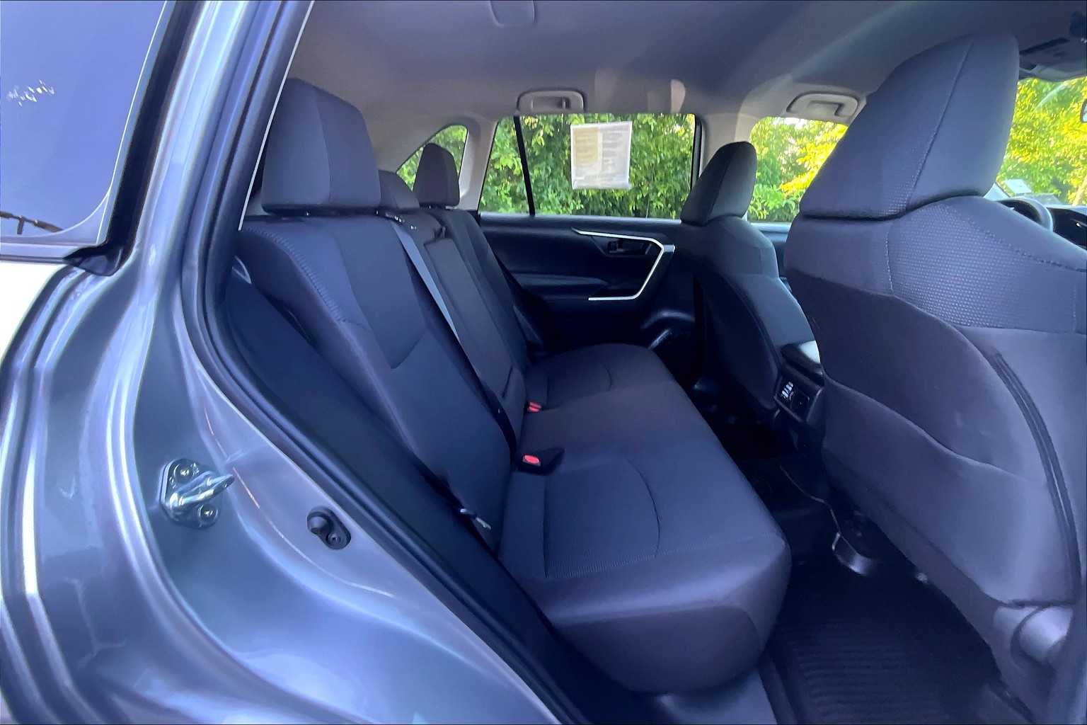 2023 Toyota RAV4 LE - Photo 16