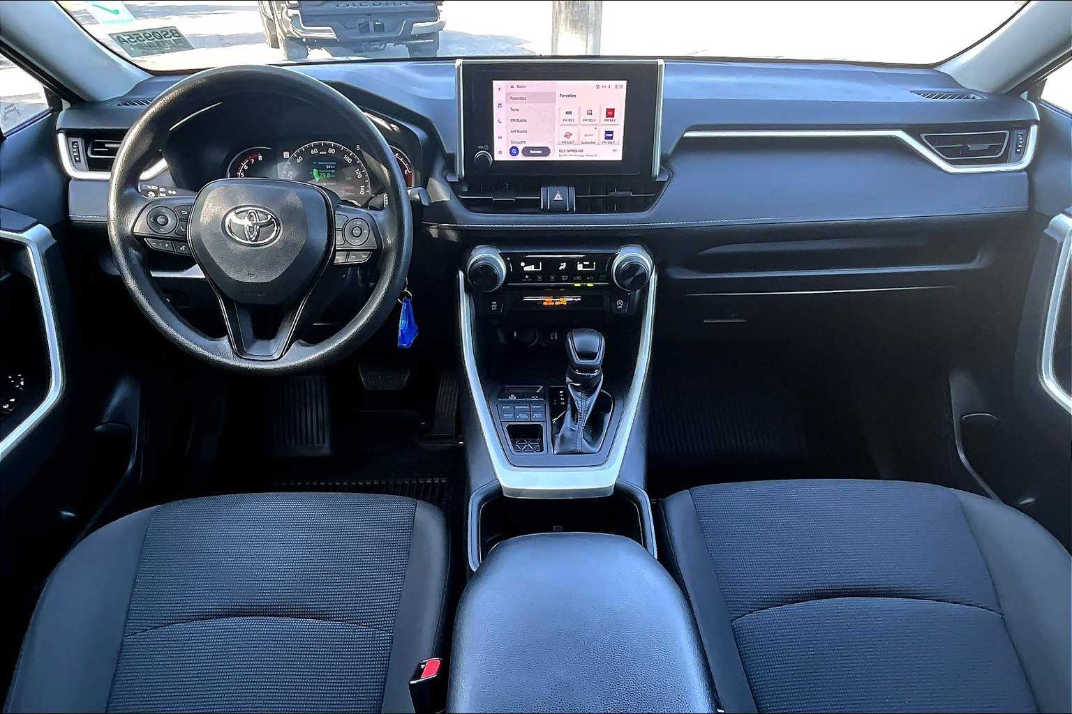 2023 Toyota RAV4 LE - Photo 21