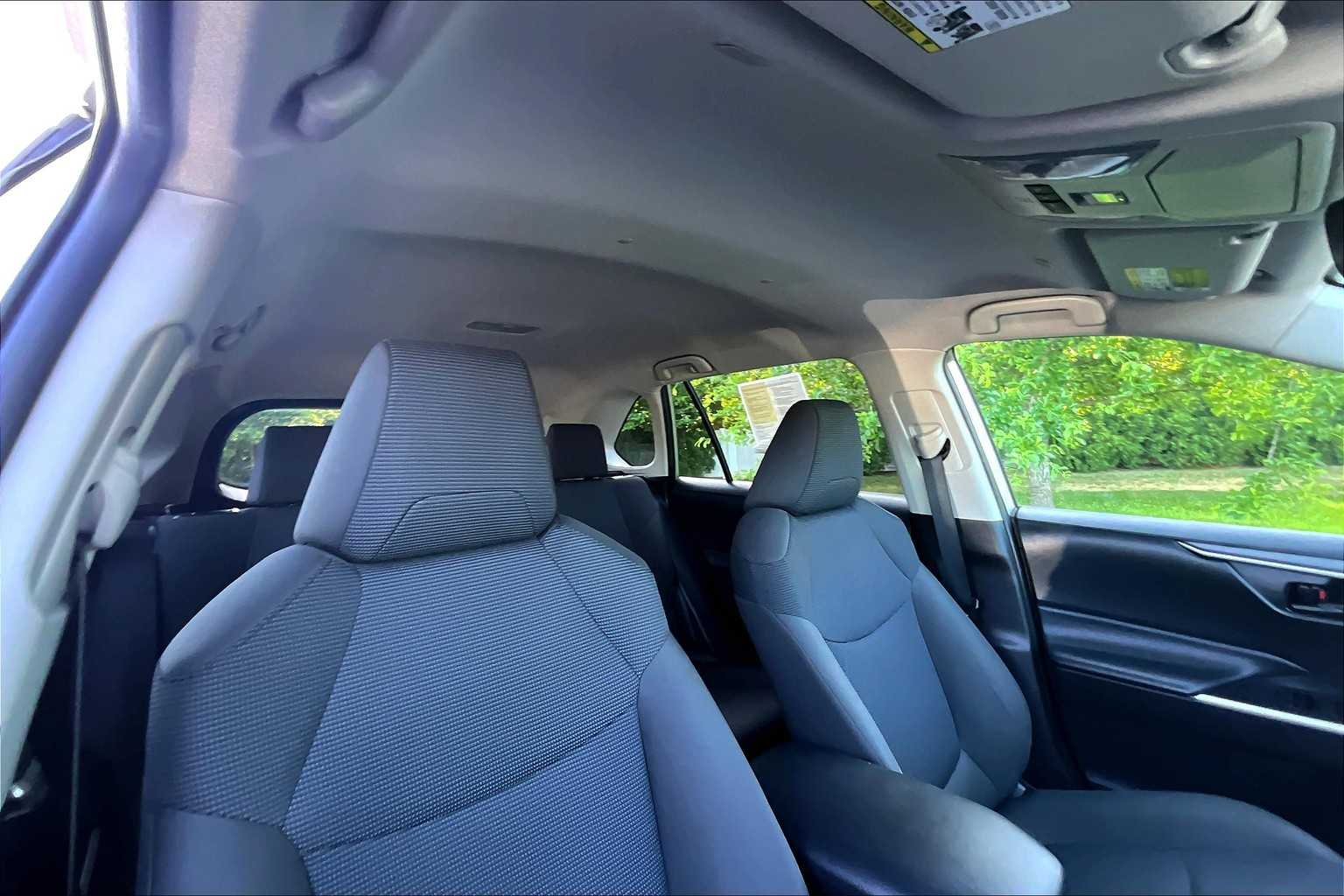2023 Toyota RAV4 LE - Photo 22