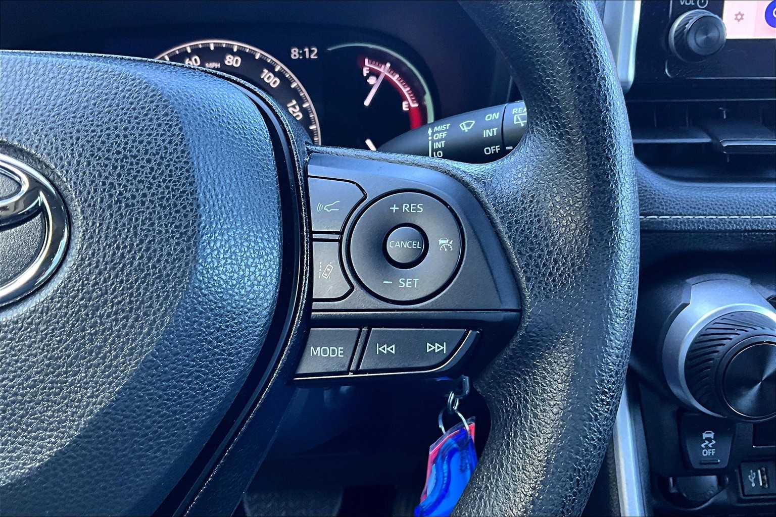 2023 Toyota RAV4 LE - Photo 24