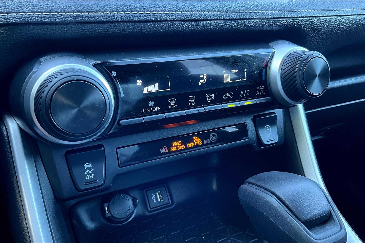 2023 Toyota RAV4 LE - Photo 26
