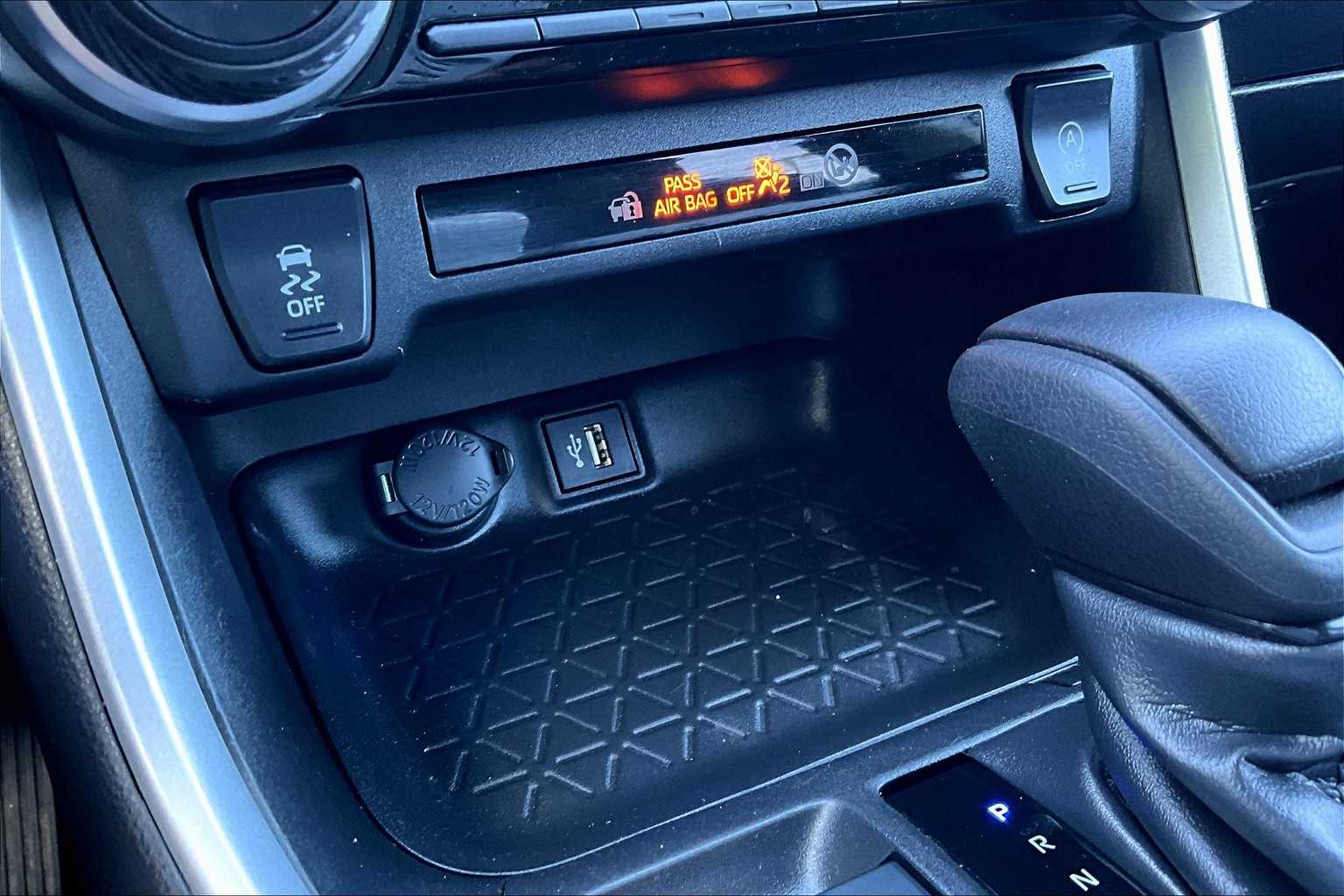 2023 Toyota RAV4 LE - Photo 27