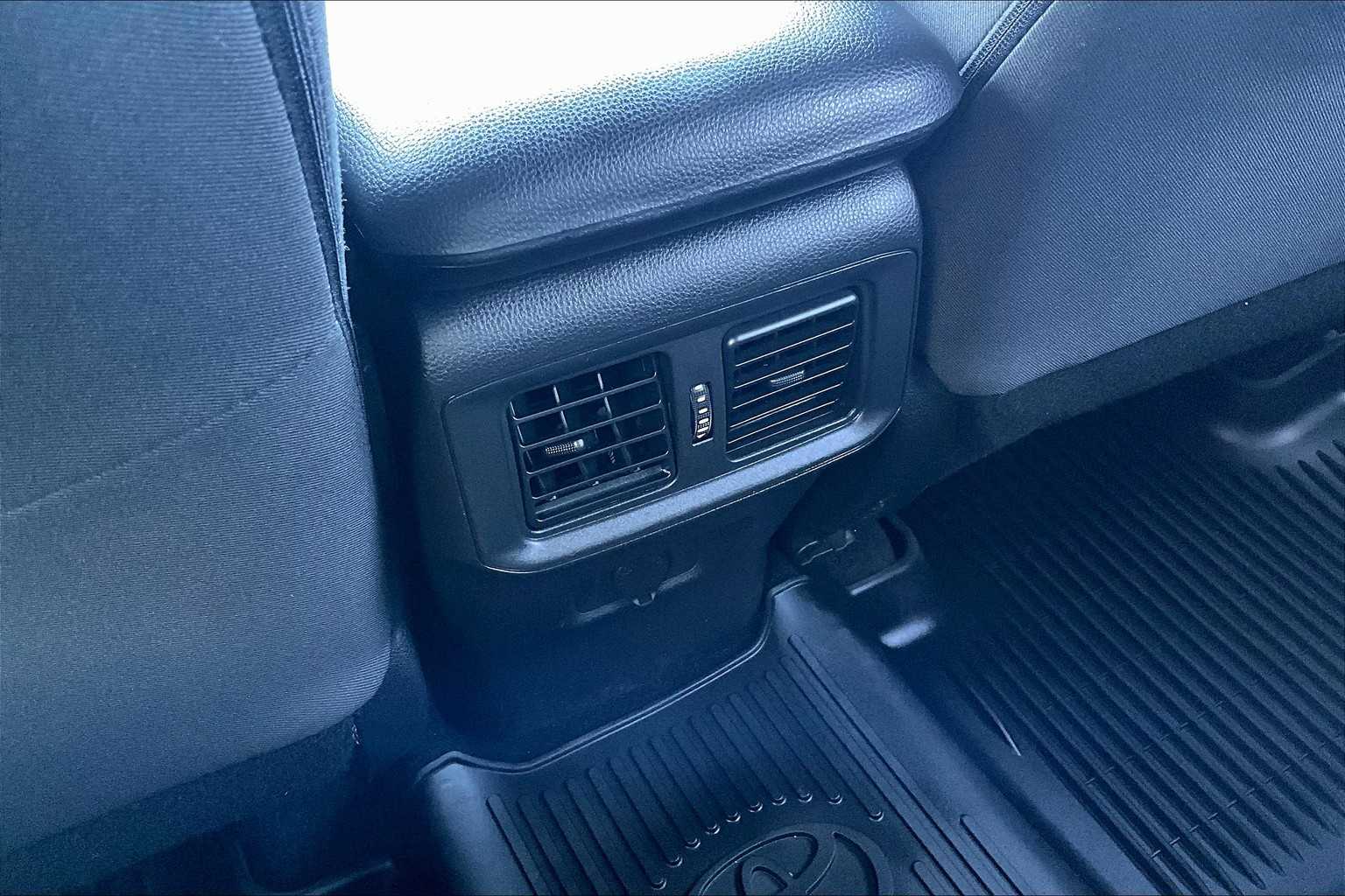 2023 Toyota RAV4 LE - Photo 28
