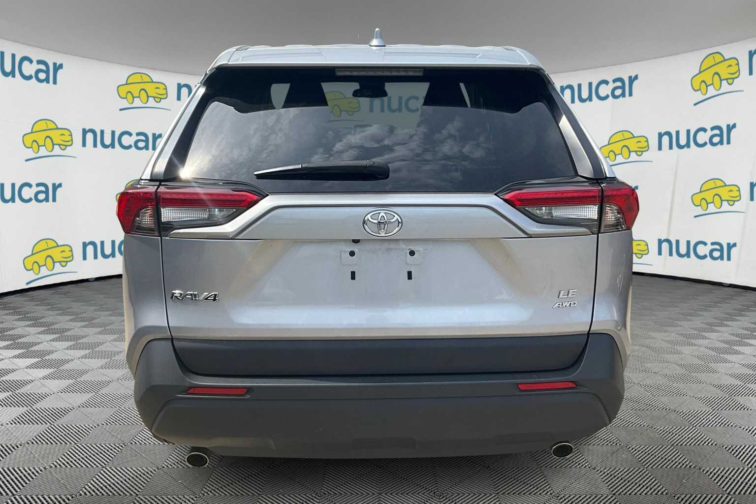 2023 Toyota RAV4 LE - Photo 3