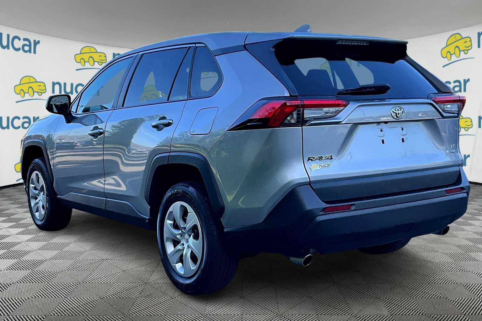 2023 Toyota RAV4 LE - Photo 4