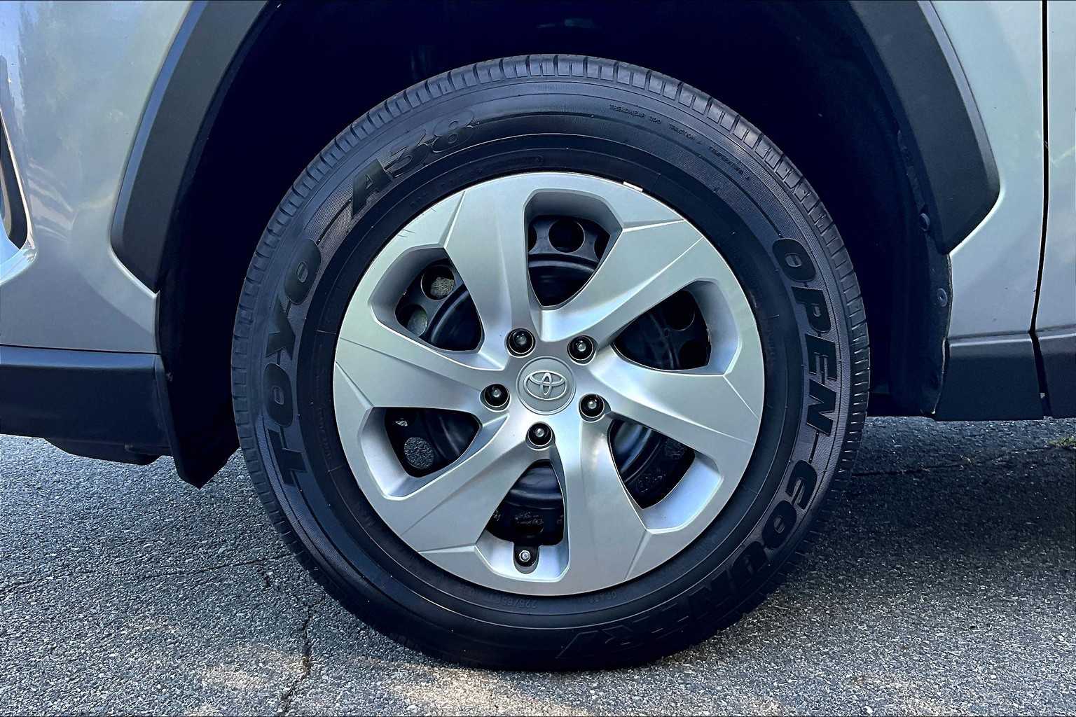 2023 Toyota RAV4 LE - Photo 7
