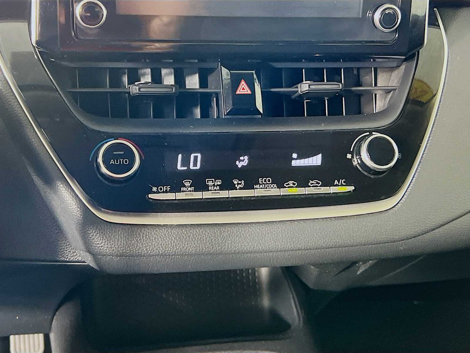 2020 Toyota Corolla LE - Photo 15