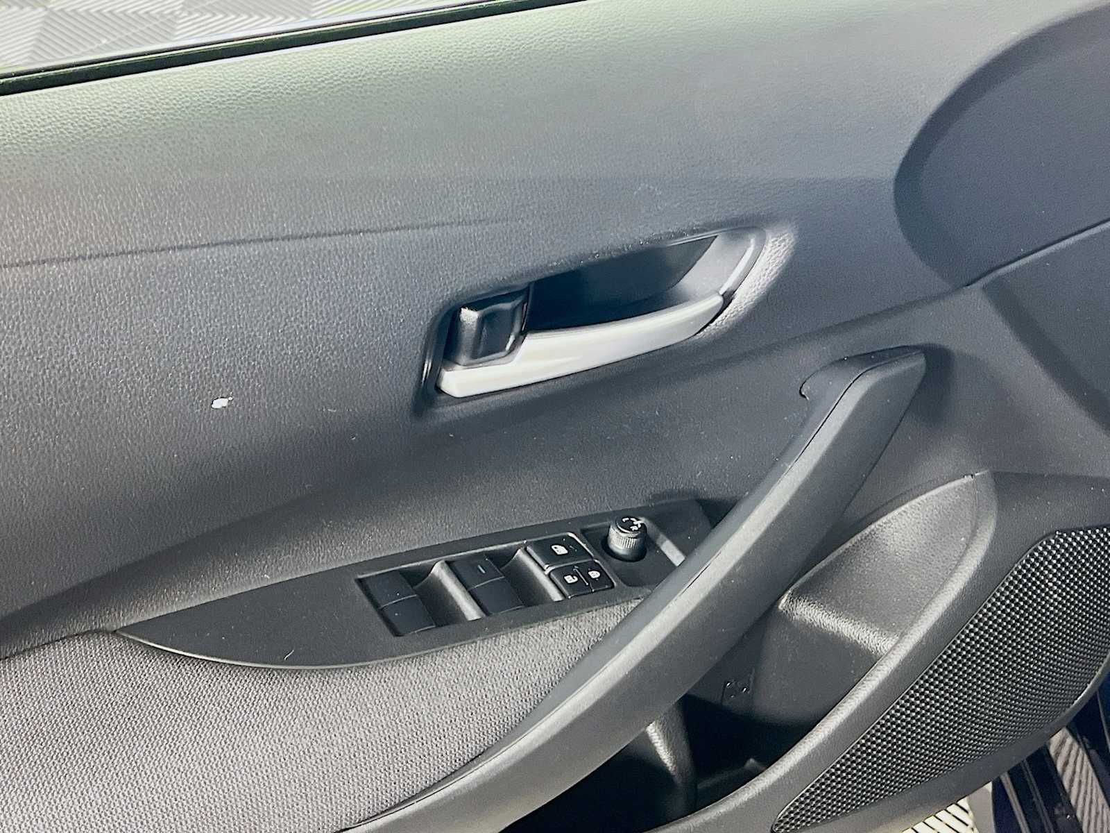 2020 Toyota Corolla LE - Photo 17