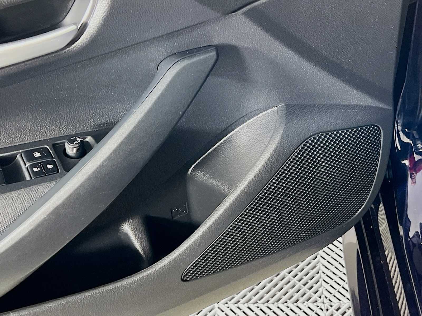 2020 Toyota Corolla LE - Photo 18