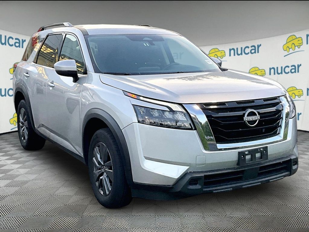 2025 Nissan Pathfinder SV