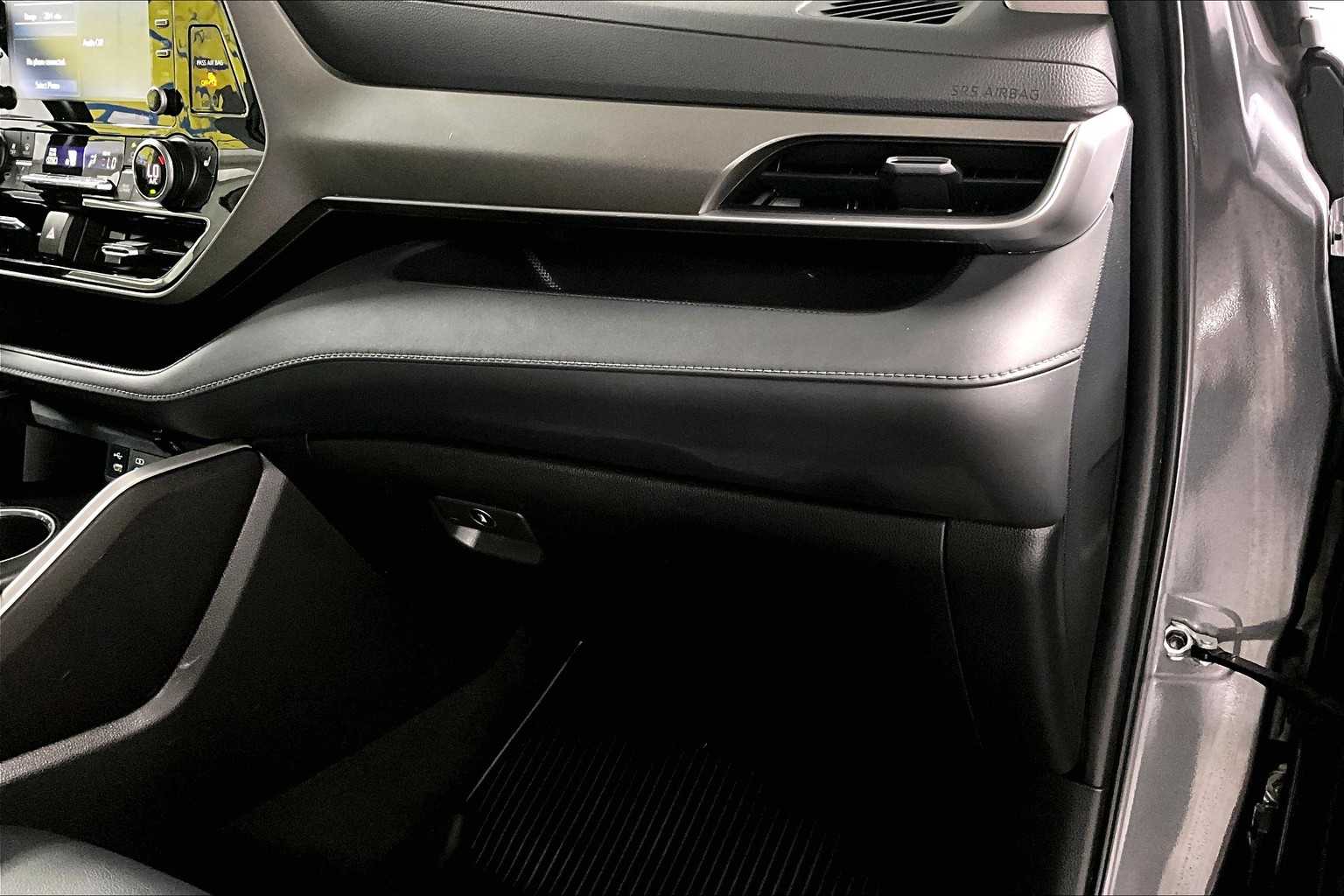 2022 Toyota Highlander XLE - Photo 13