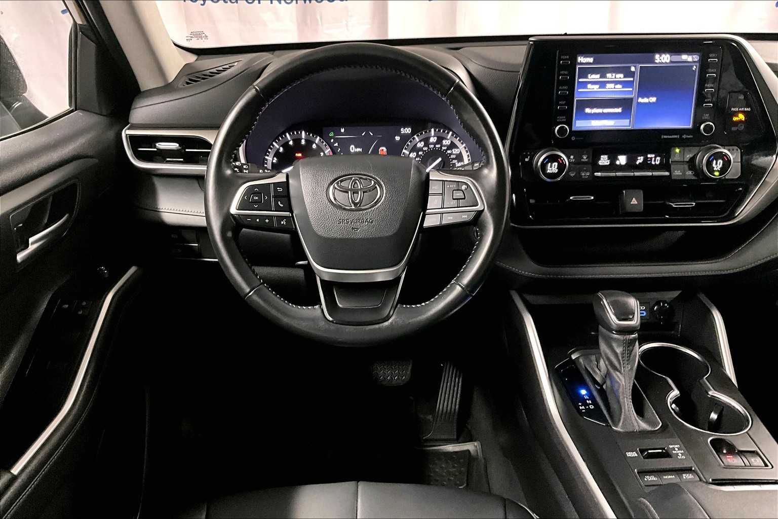 2022 Toyota Highlander XLE - Photo 18