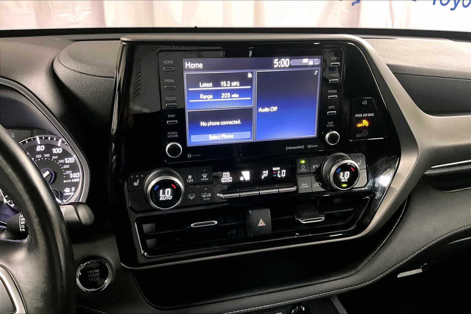 2022 Toyota Highlander XLE - Photo 19