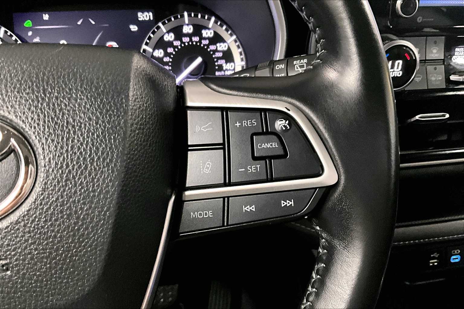 2022 Toyota Highlander XLE - Photo 25