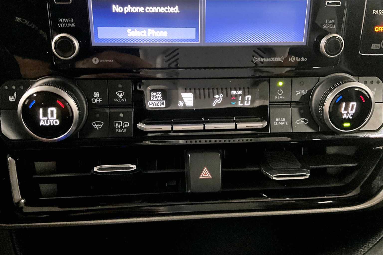 2022 Toyota Highlander XLE - Photo 27