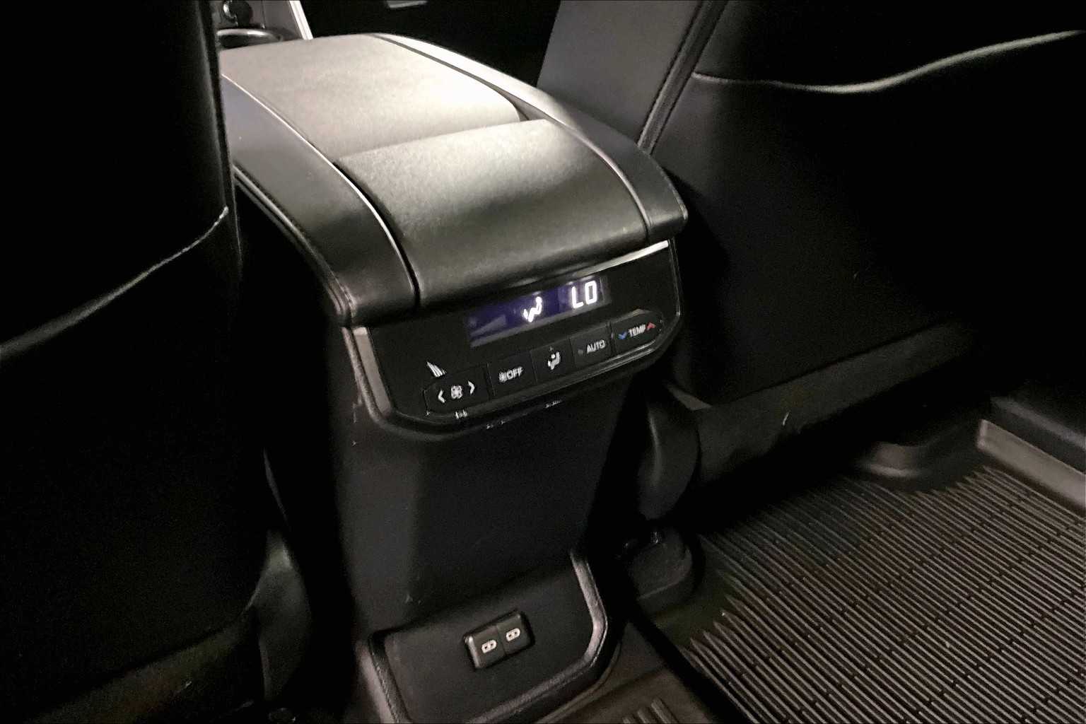 2022 Toyota Highlander XLE - Photo 29