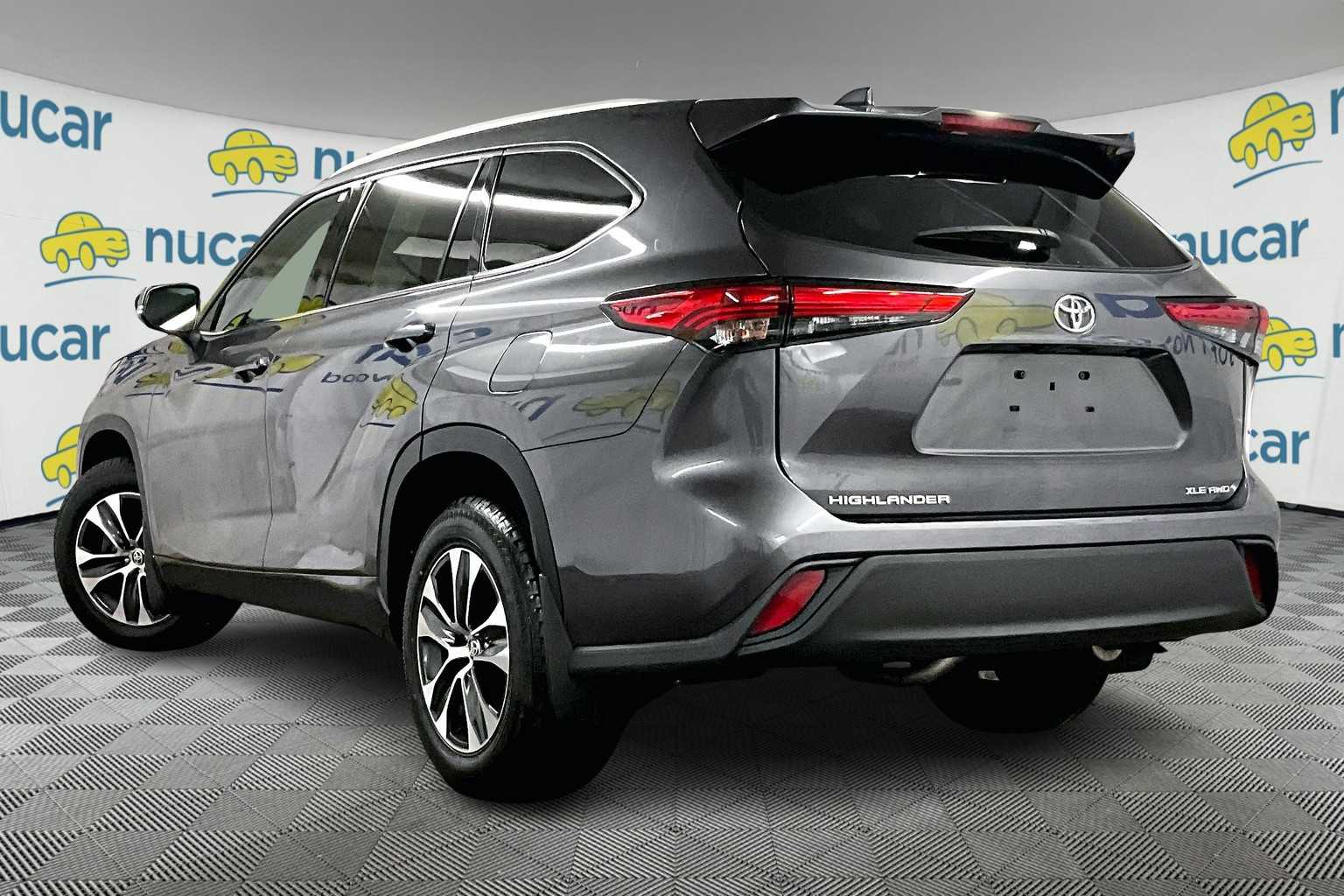 2022 Toyota Highlander XLE - Photo 4