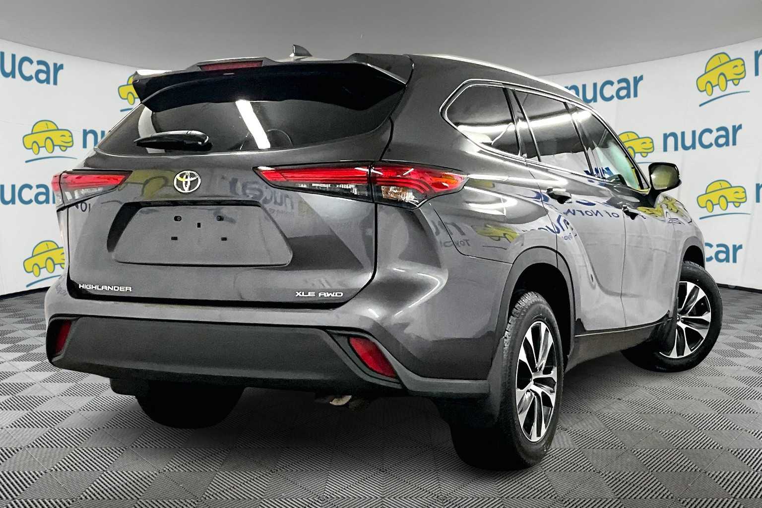 2022 Toyota Highlander XLE - Photo 6