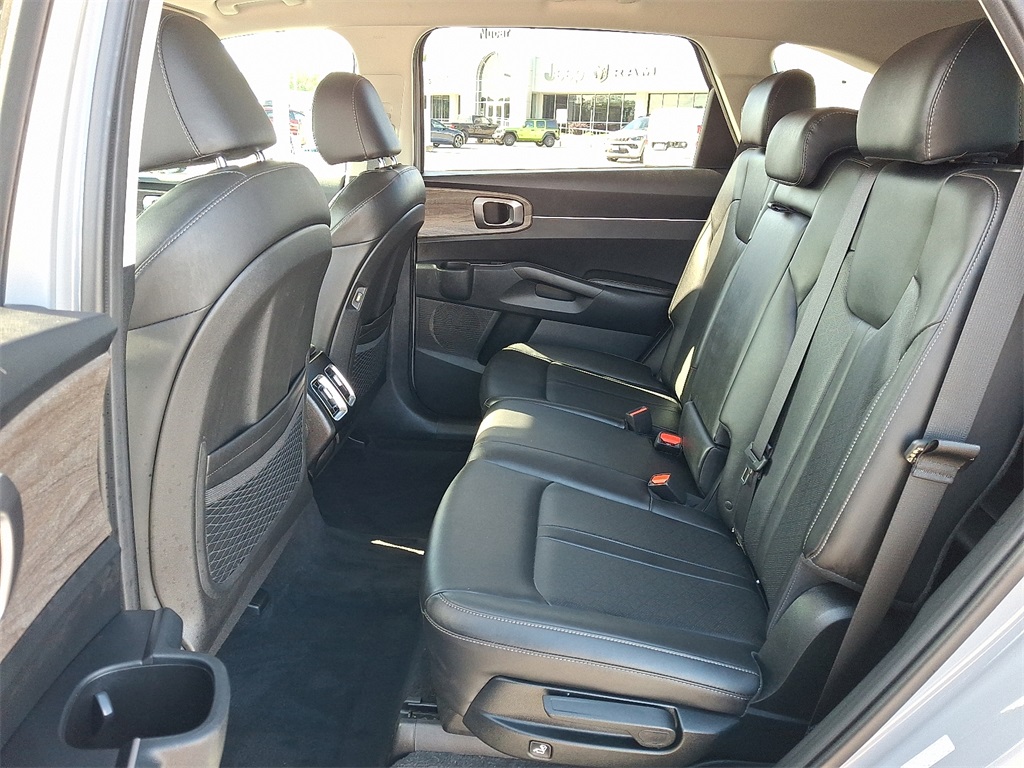 2022 Kia Sorento S - Photo 11