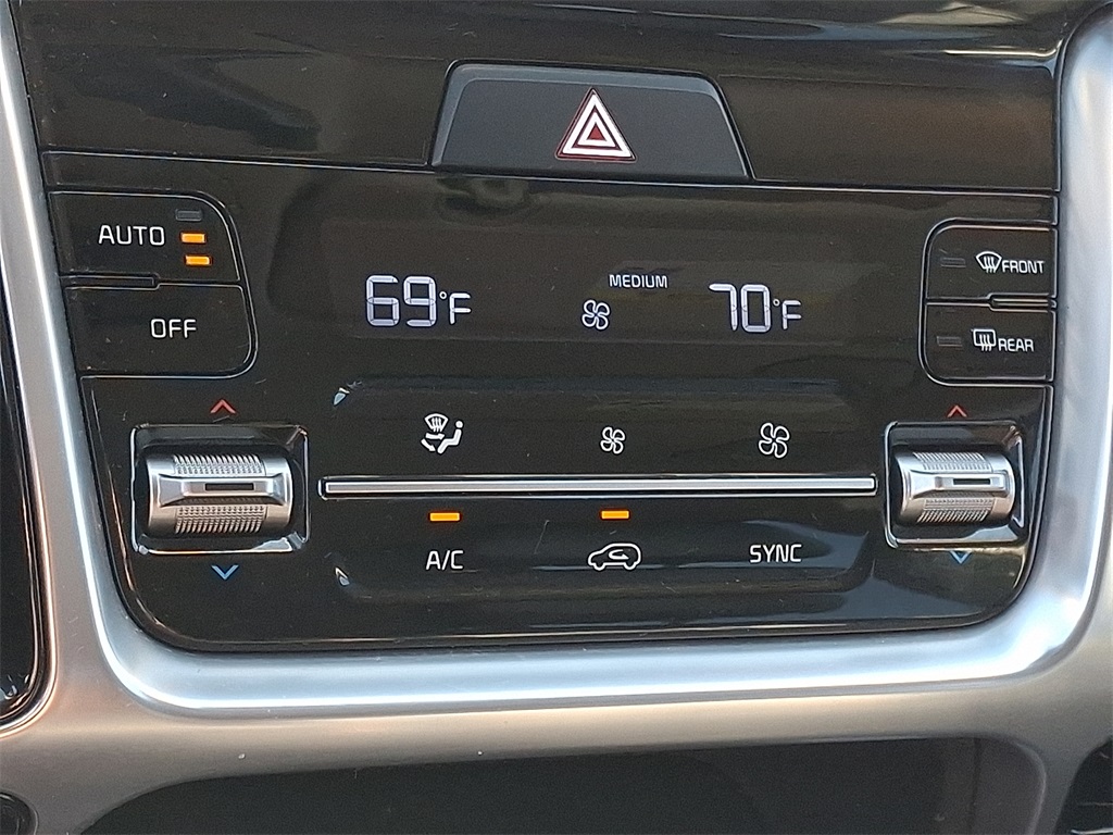 2022 Kia Sorento S - Photo 17