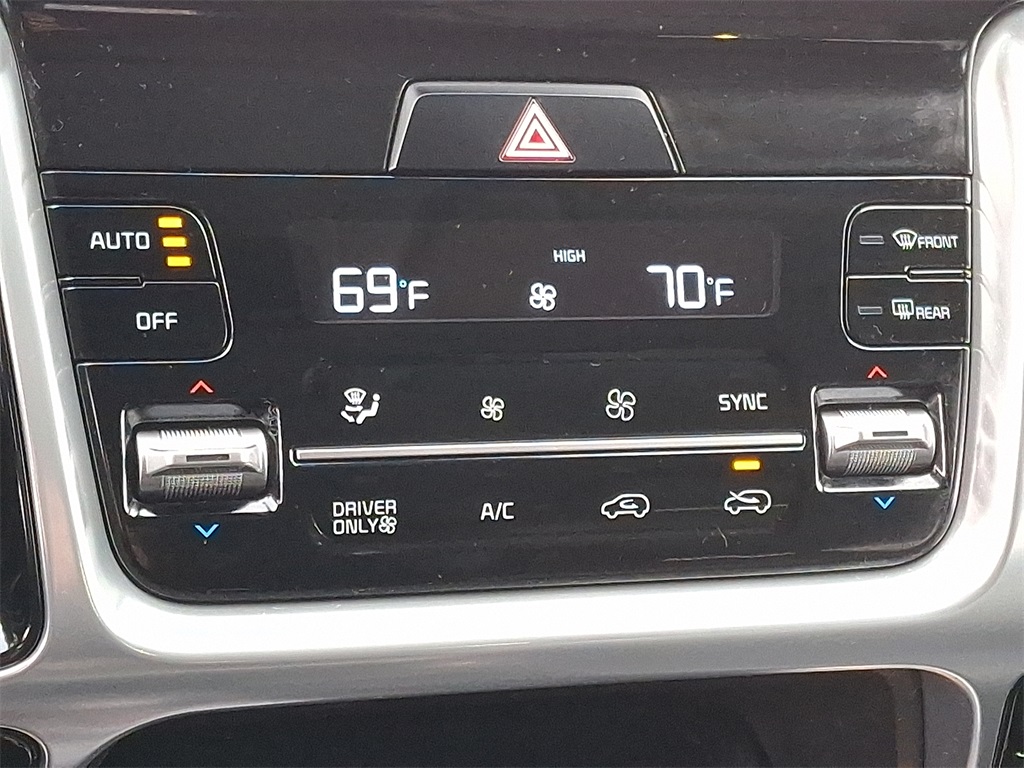 2022 Kia Sorento Plug-In Hybrid SX - Photo 17