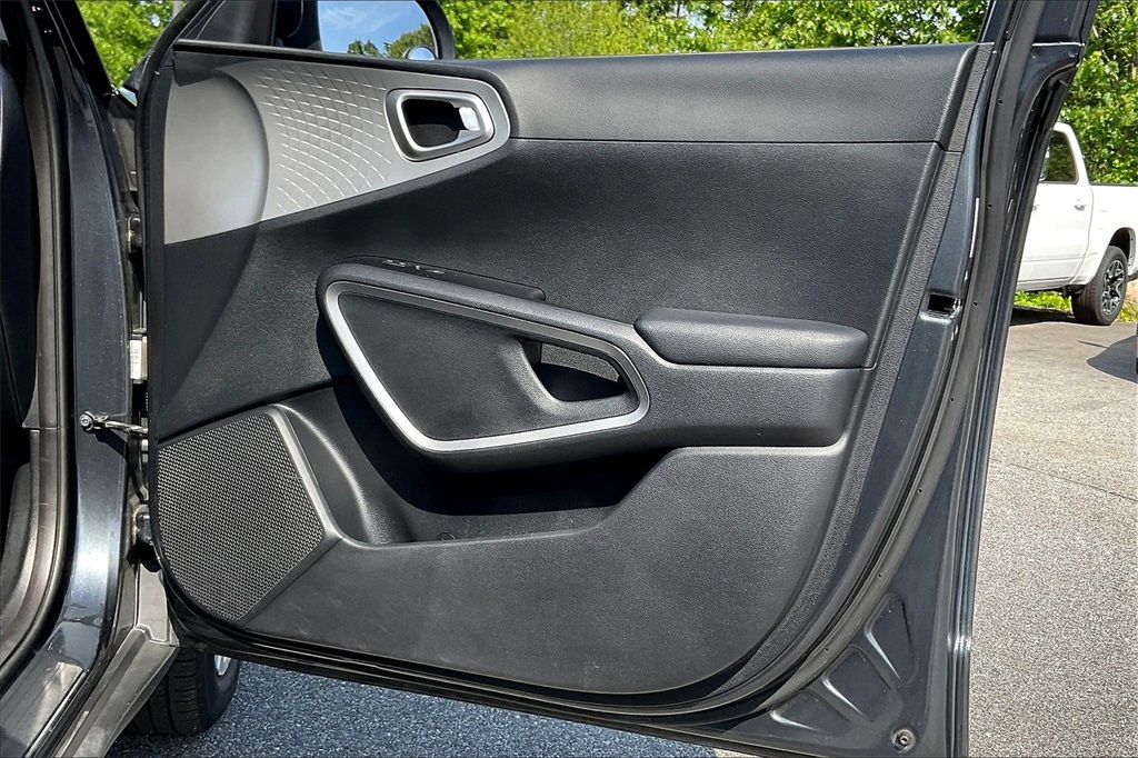 2020 Kia Soul LX - Photo 11
