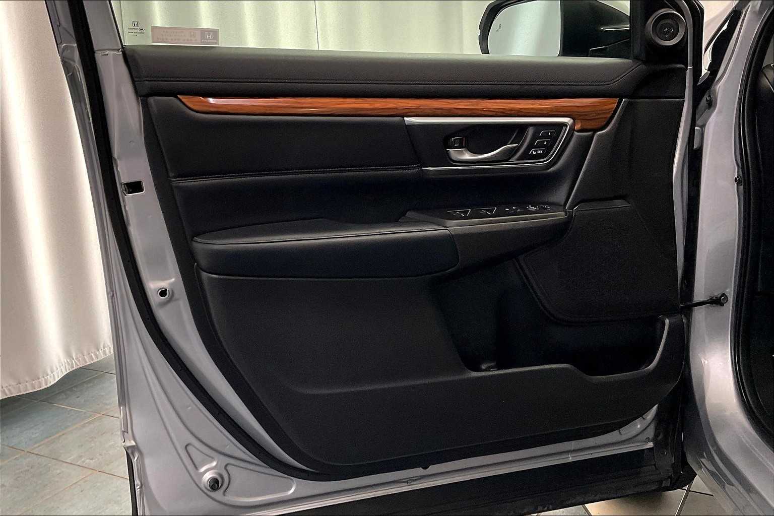 2019 Honda CR-V Touring - Photo 9
