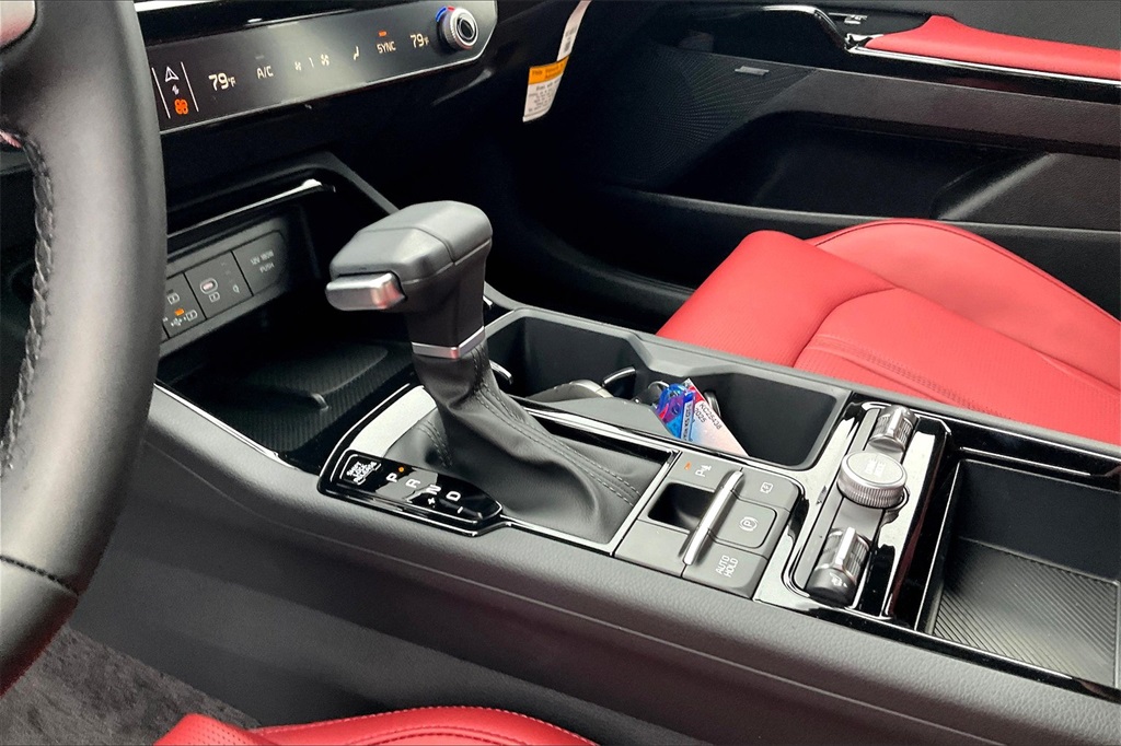 2025 Kia K5 GT-Line - Photo 14