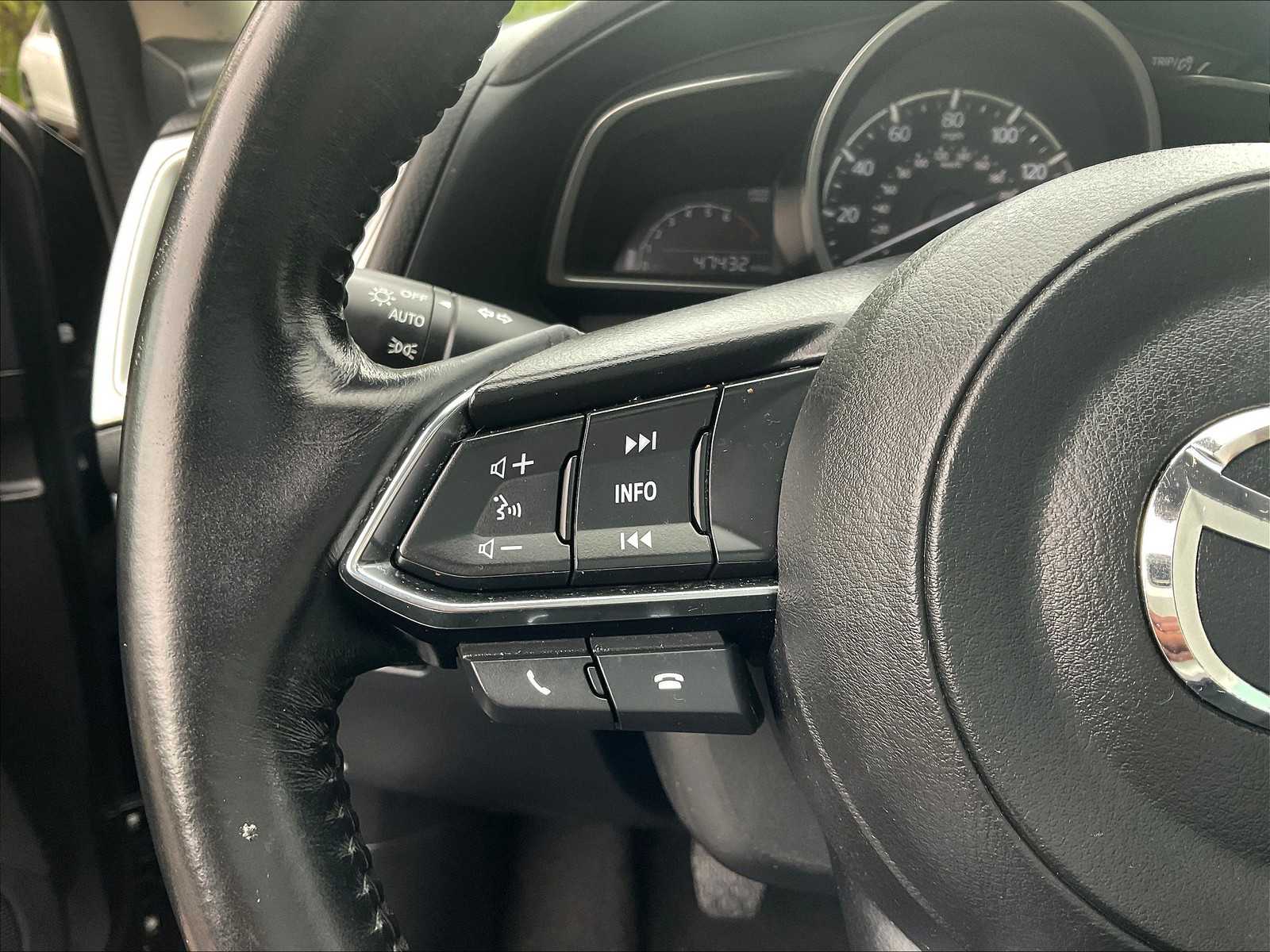2017 Mazda Mazda3 5-Door Touring 2.5 - Photo 23
