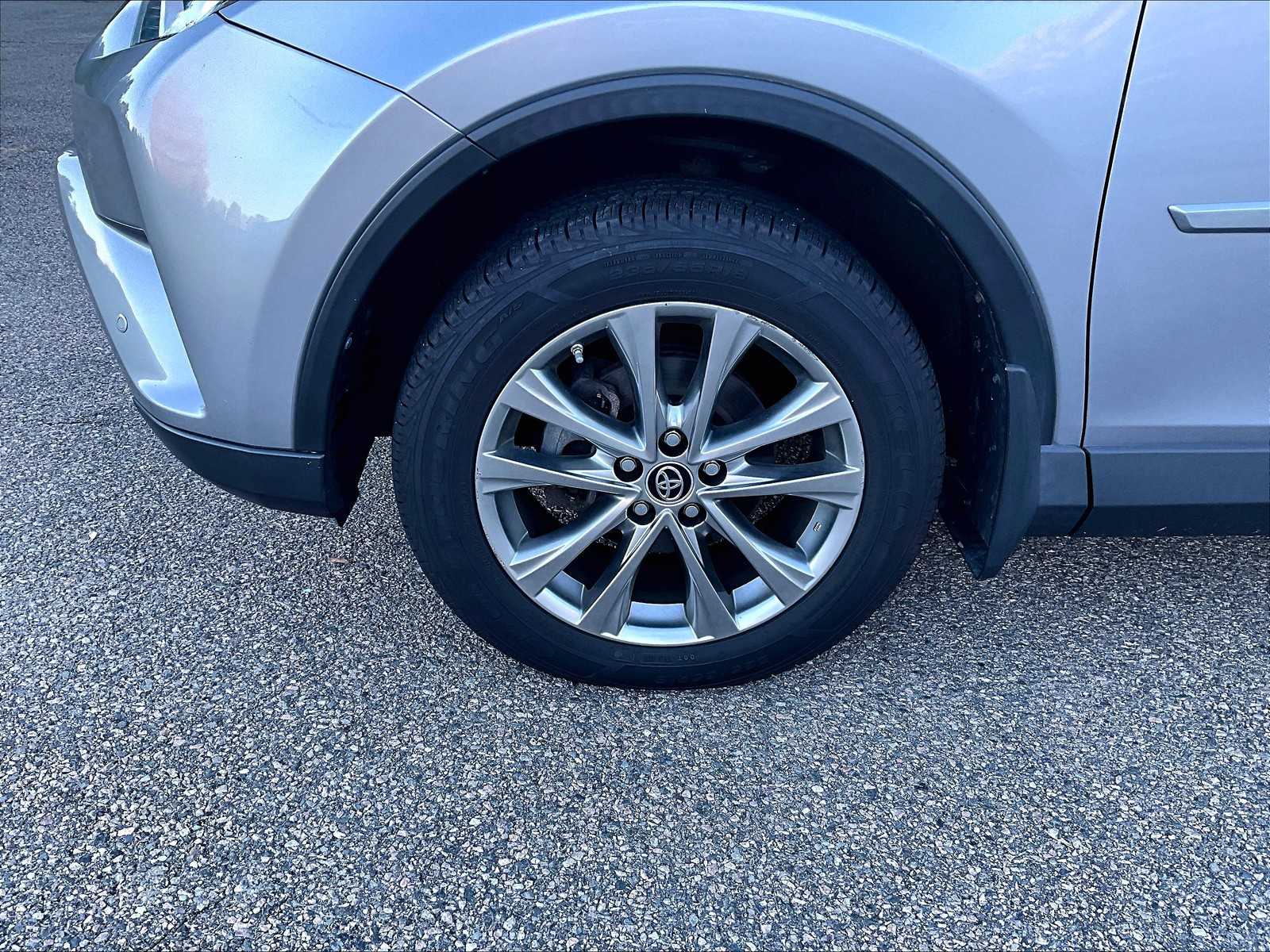 2018 Toyota RAV4 Hybrid Limited - Photo 4