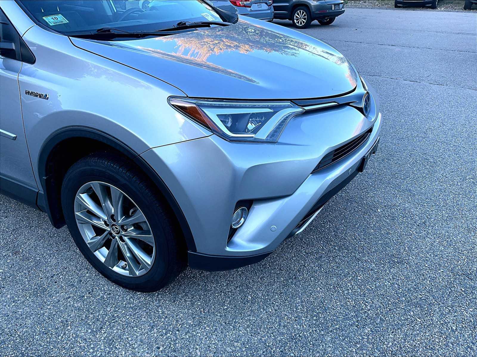 2018 Toyota RAV4 Hybrid Limited - Photo 5