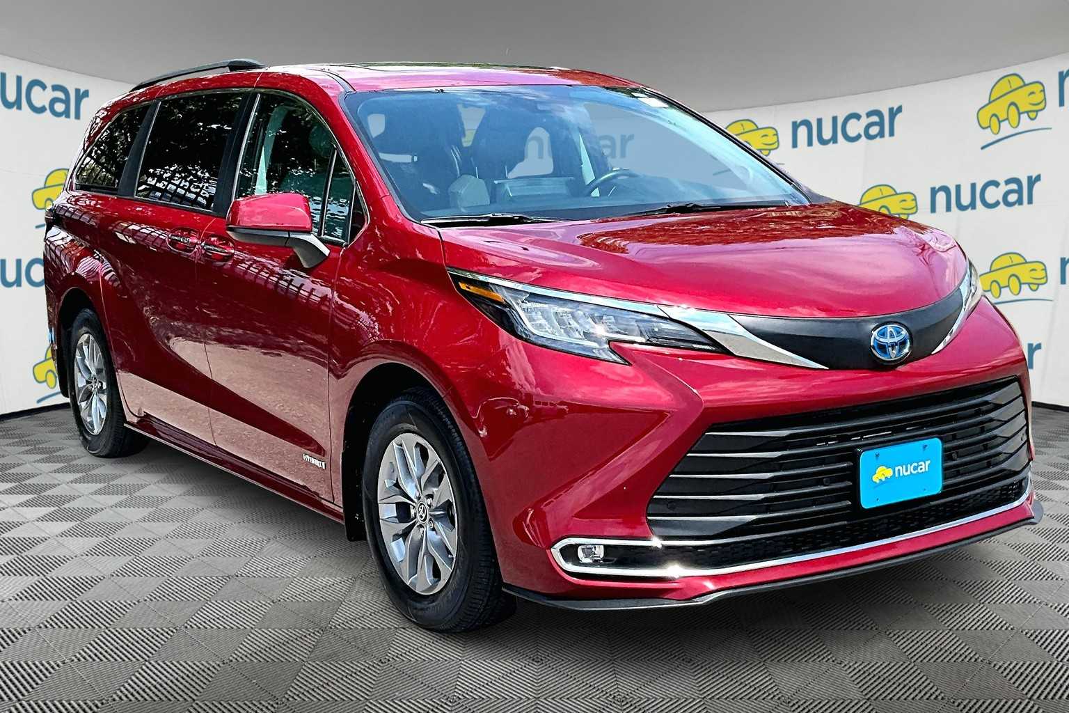 2021 Toyota Sienna XLE - Photo 1