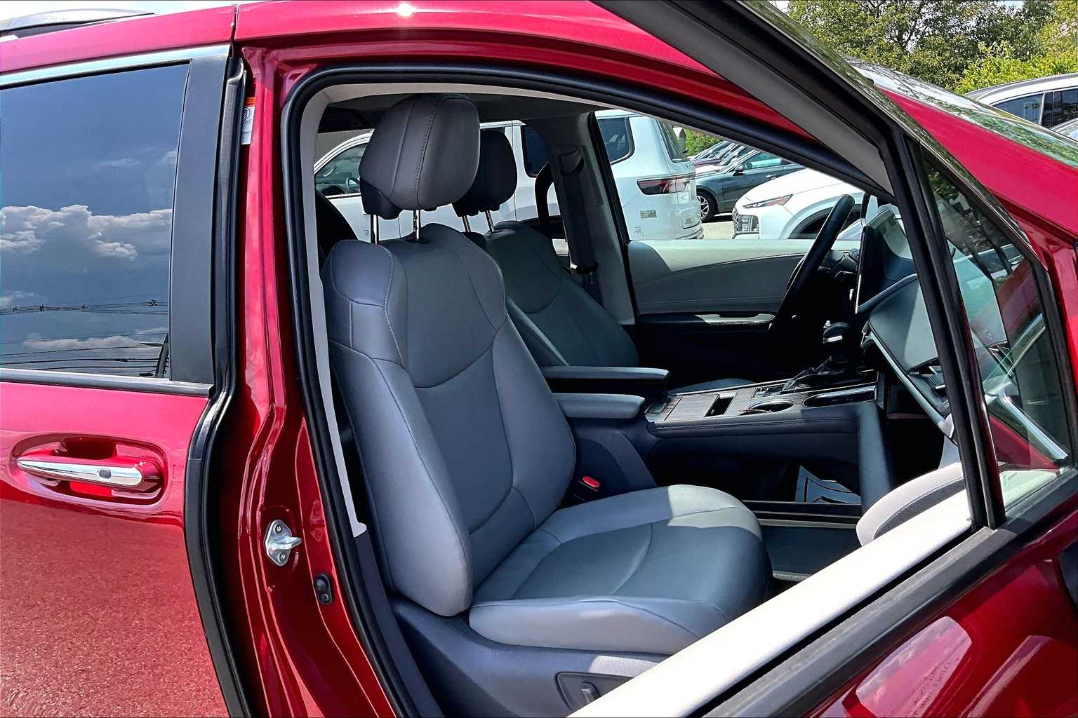 2021 Toyota Sienna XLE - Photo 11
