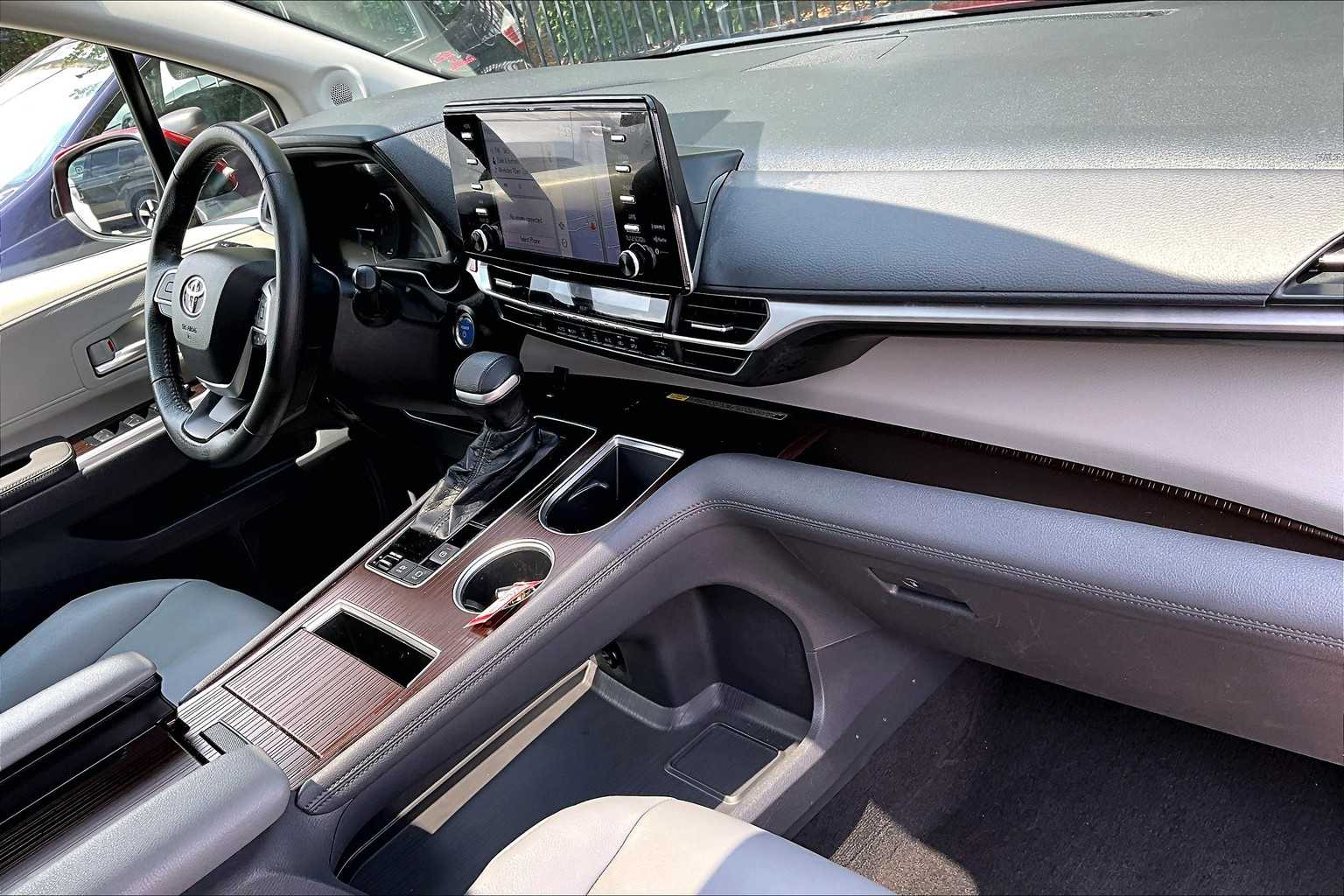 2021 Toyota Sienna XLE - Photo 14