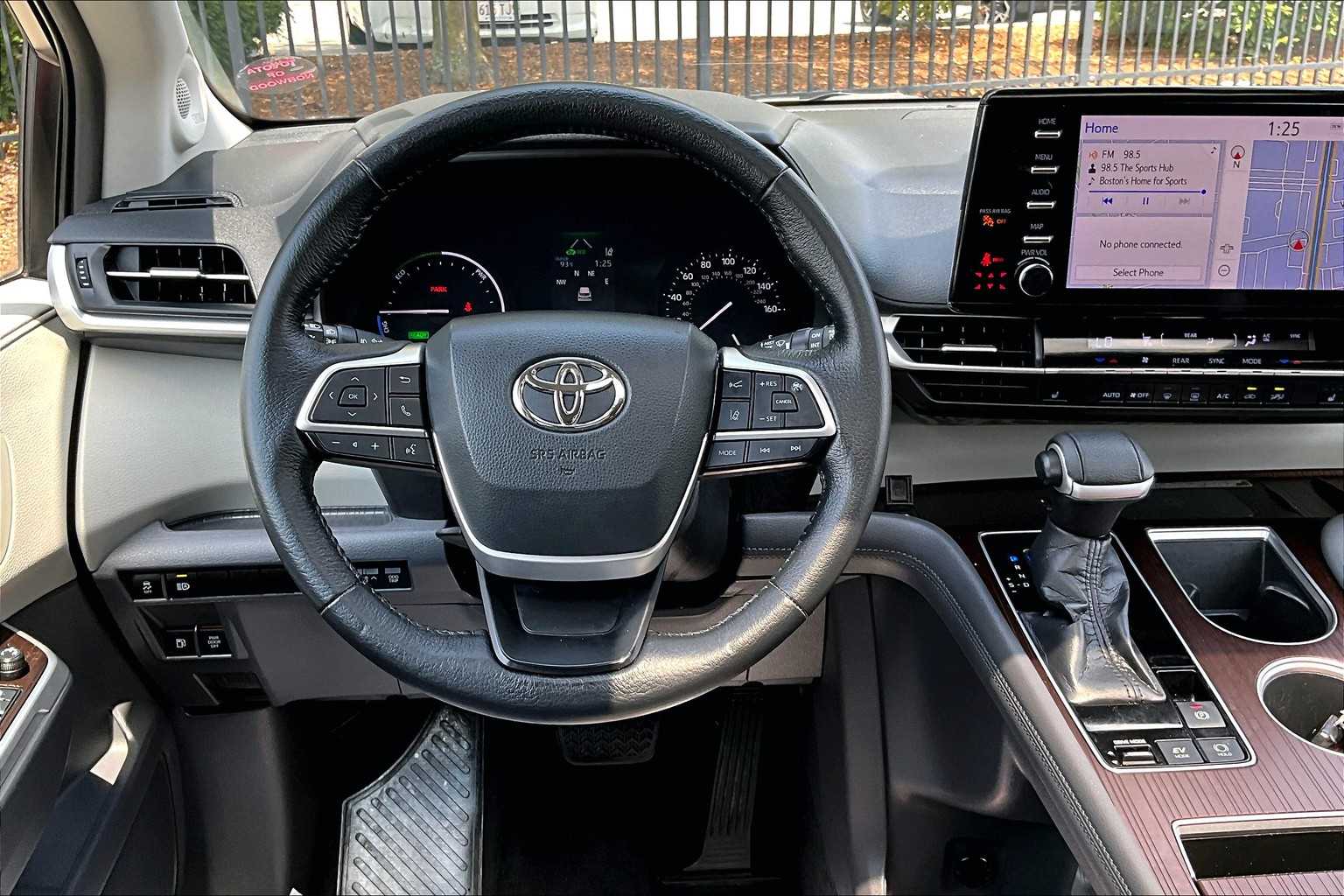 2021 Toyota Sienna XLE - Photo 17